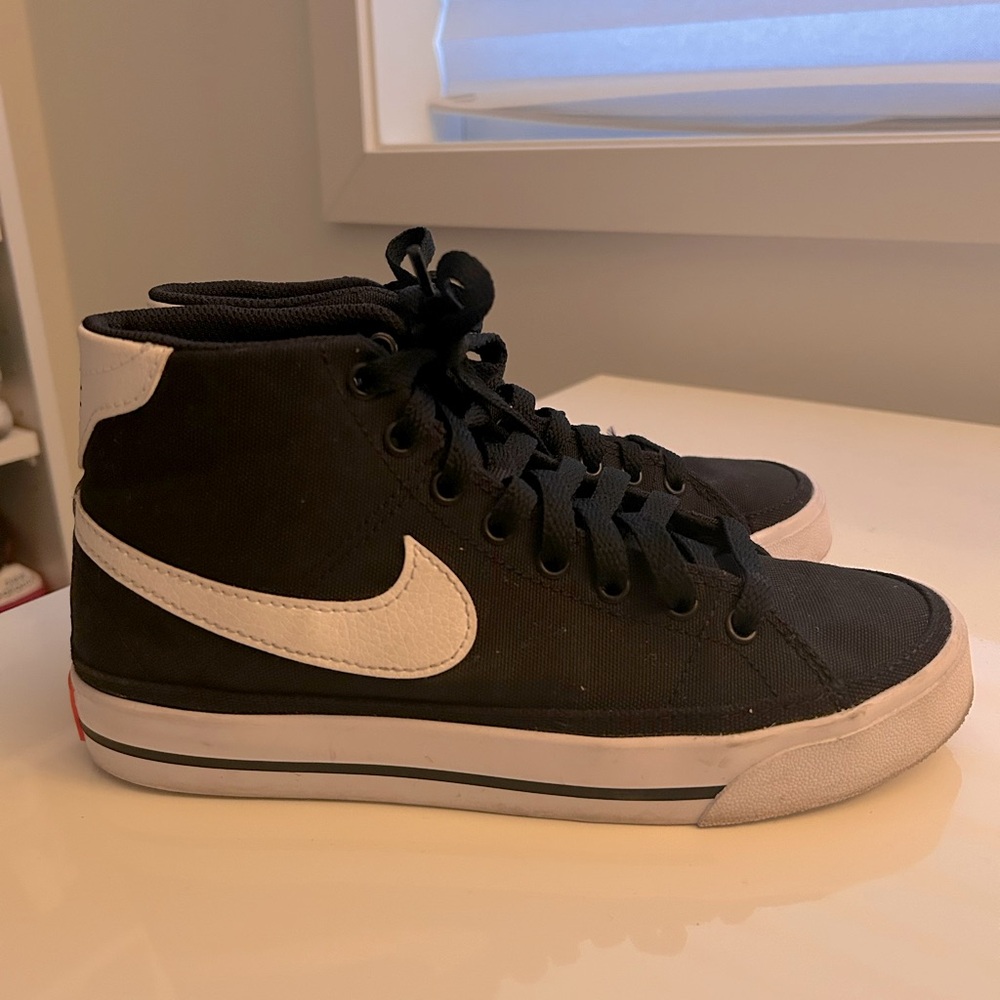 Nike Women’s Court Legacy